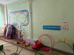 Физкультурный зал ГКДОУ д/с № 23 "Радуга". Детские спортивные тренажеры и инвентарь